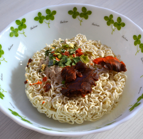 Китайская лапша рамэн быстрого приготовления говядина остр. JML INSTANT NOODLE 109г