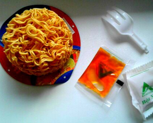 Лапша быстрого приготовления в стаканчике с Креветкой Gaugo Vip Tom Yam 65г (Вьетнам)